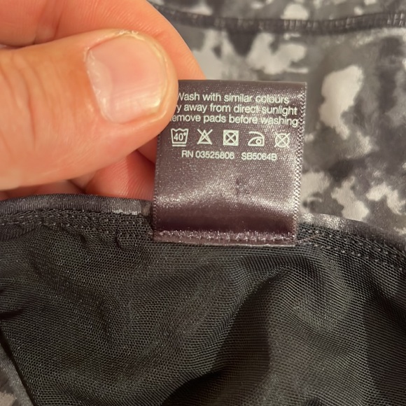 Sweaty Betty Power Workout Crop Top in Camo, size XS - Picture 6 of 10